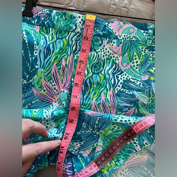 LILLY PULITZER GRETCHEN HIGH RISE SHORT
BOTANICAL GREEN HOLIDAY IN THE SUN NWT - Picture 12 of 16